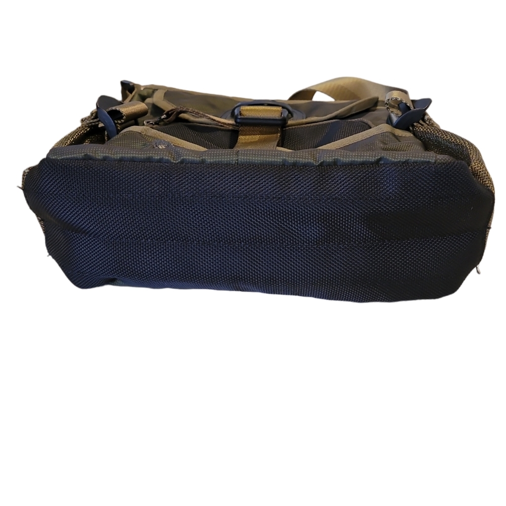 Volunteer Crossbody Messenger Bag - Picture 15 of 16